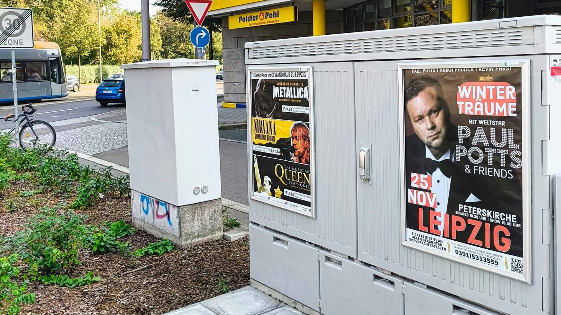 Cityframes an zentralen Telekom-Stromkästen