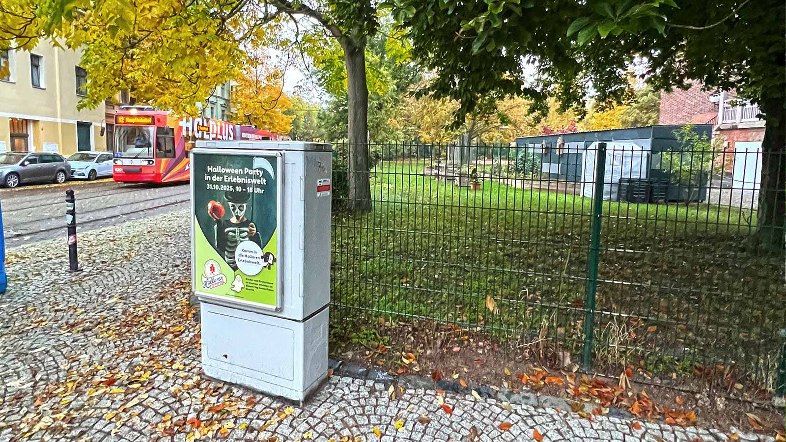 Halloween im Stadtbild – Gänsehaut, Glanz & große Werbung!